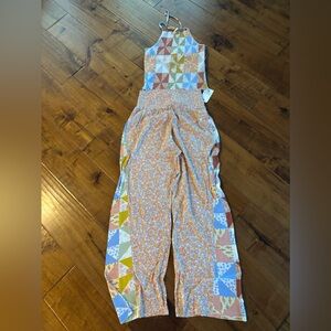 New Billabong set. Top size L & bottoms XL